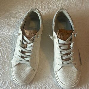 Dolce Vita super comfy sneakers